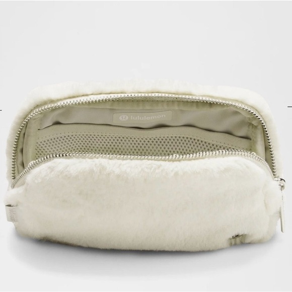 Lululemon 1L Everywhere Belt Bag Plush Fleece Bone/Silver - Picture 2 of 6